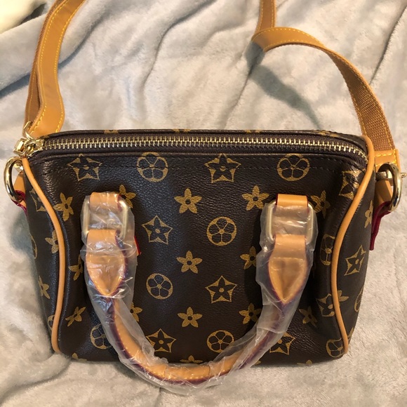 SMALL CROSSBODY HANDBAG - Picture 2 of 6